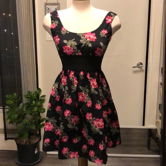Euro Mode Dresses & Skirts - Vintage rose switched waist dress